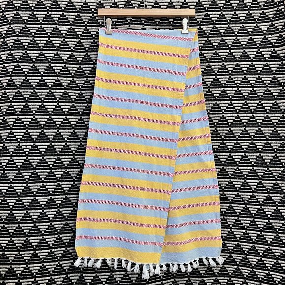 woven textile - Picture 1 of 4